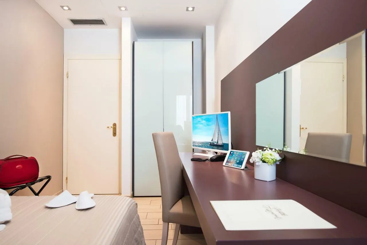 Hotel Fiamma & Spa Cesenatico 4*,